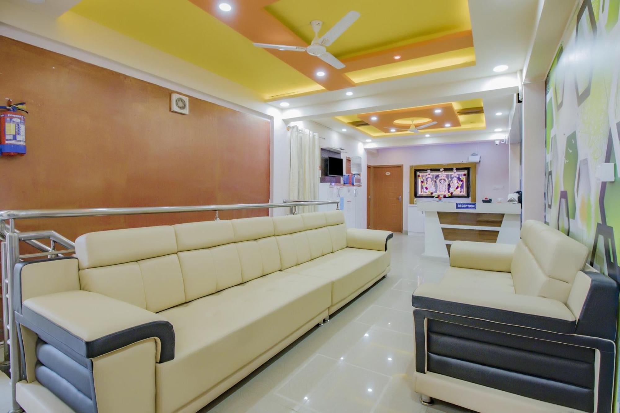 Oyo 79181 Sri Dhanalakshmi Boarding & Lodging Бангалор Экстерьер фото