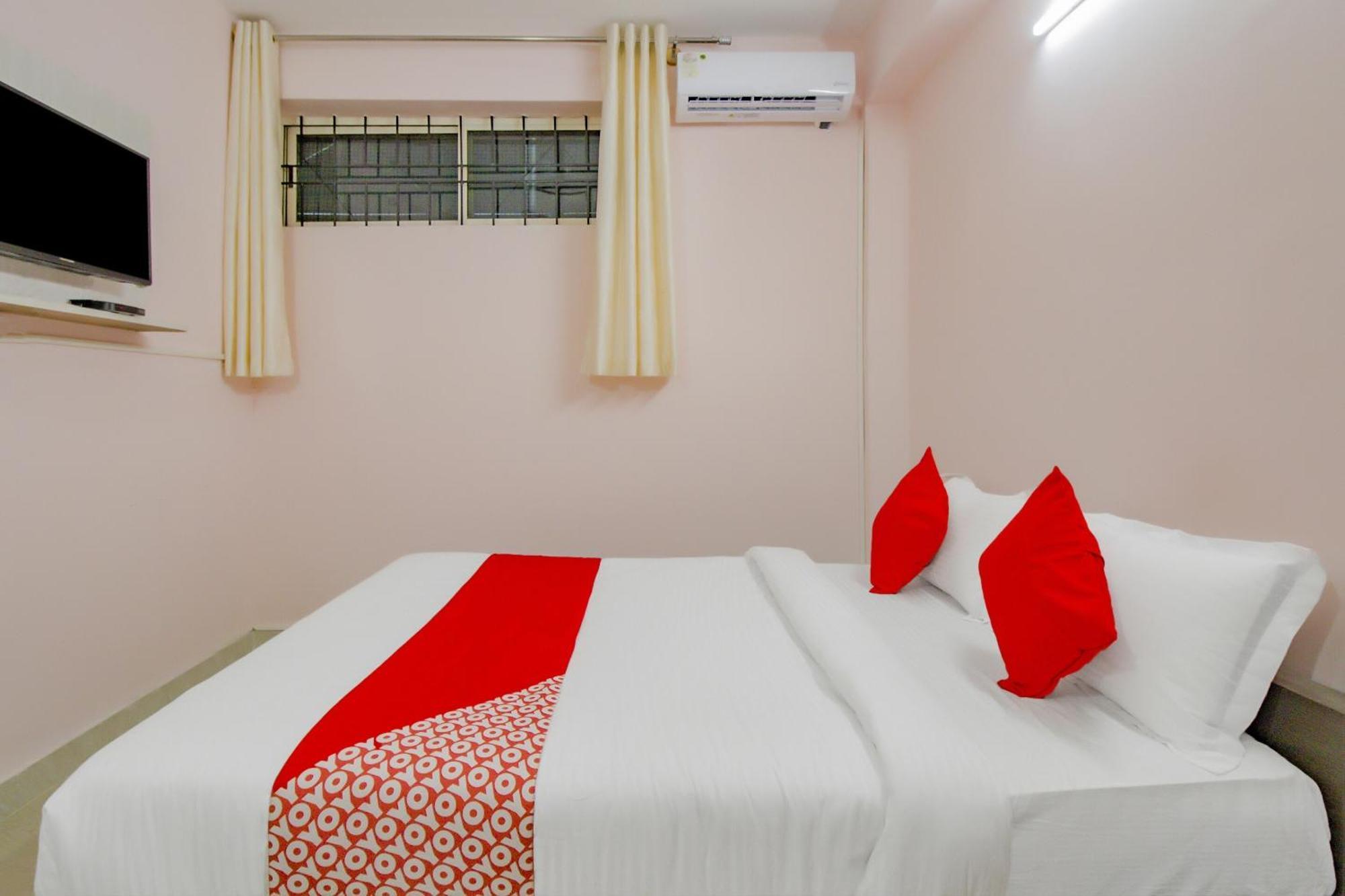 Oyo 79181 Sri Dhanalakshmi Boarding & Lodging Бангалор Экстерьер фото